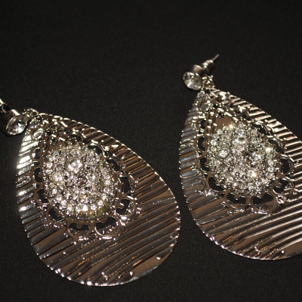 Silver CZ Earrings Beautiful 8002